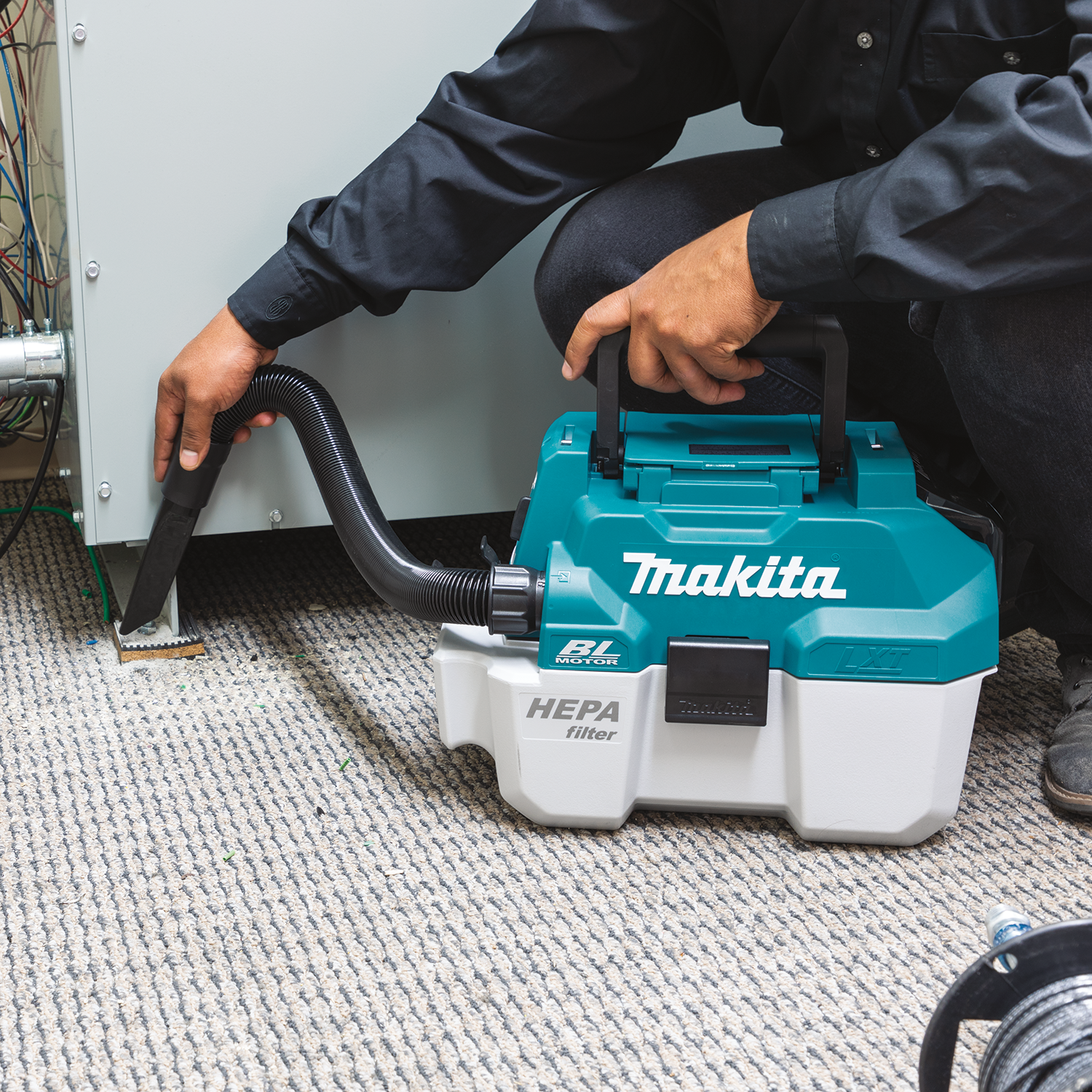 Makita XCV11T 18V LXT® Lithium‑Ion Brushless Cordless 2 Gallon HEPA Filter Portable Wet/Dry Dust Extractor/Vacuum Kit (5.0Ah)