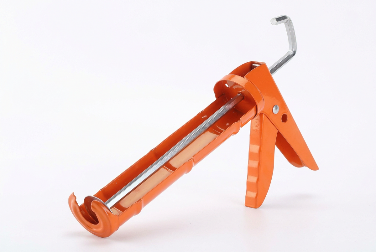 CAULKING GUN